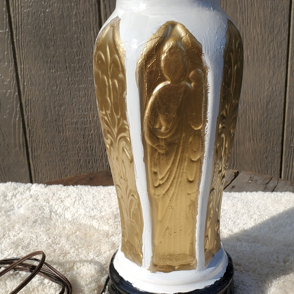 Beautiful hand painted cremic lamp and shade. - Picture 2 of 5